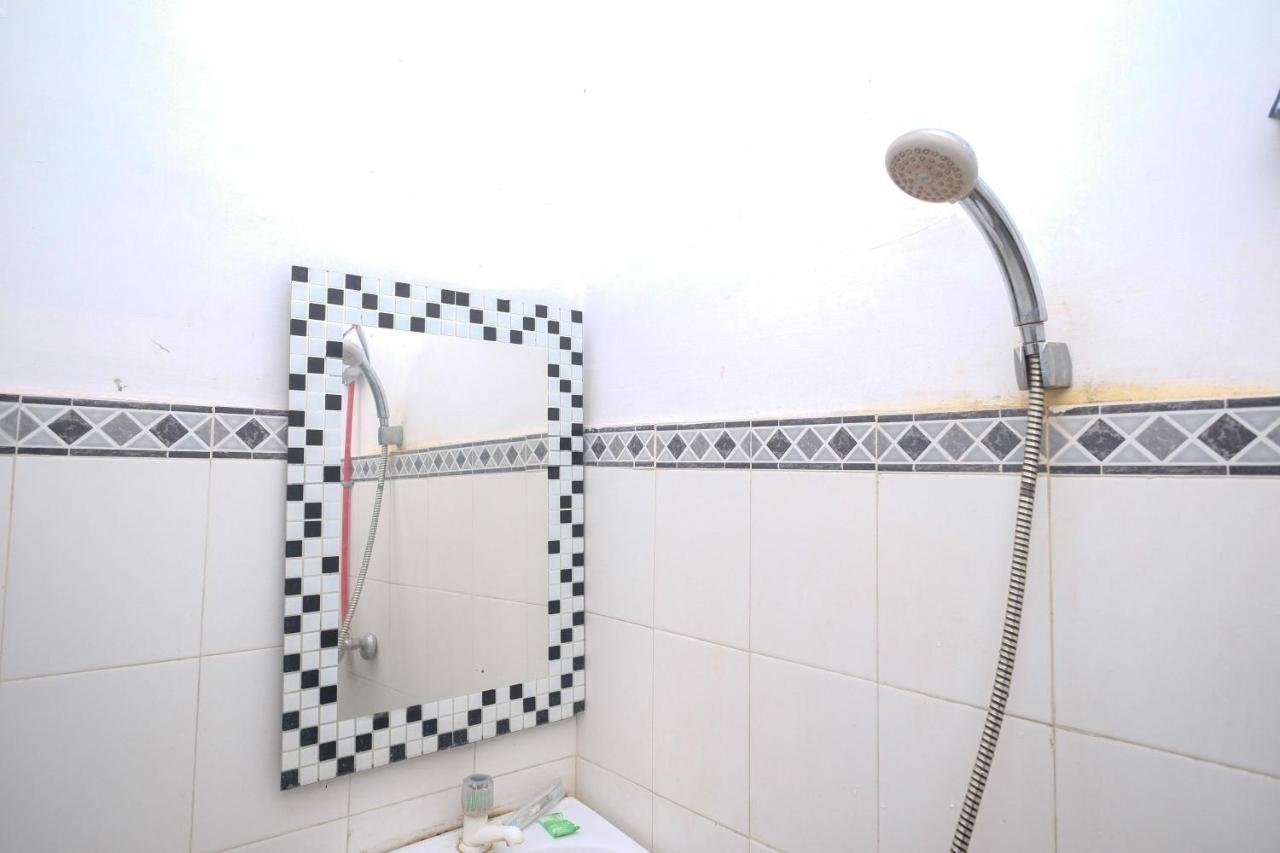 Hotel Reddoorz At Paris Ocean Parangtritis Habitación foto